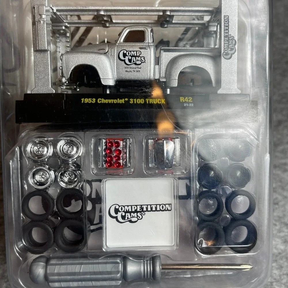 M2 Machines 1953 Chevrolet 3100 Truck Ground Pounders R42 Model Kit Silver 1/64‎